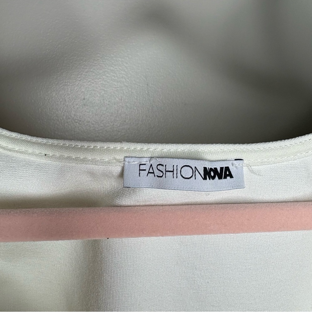 2/15$ ๐ Fashion Nova White Puff Sleeve Fitted Blouse - Picture 7 of 7